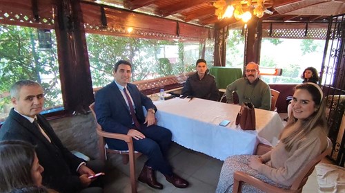 İlçe Kaymakamımız Sayın Can Kazım KURUCA,  Akbük mahallesinde ikamet eden Polis Gazimiz Sayın Ali YILMAZ'ı ziyaret ettiler. 