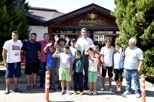 İlçe Kaymakamımız Sayın Can Kazım Kuruca, Bilecik Bozüyük’ten Akbük İzci Kampımıza gelen misafir öğrencilerimizi ziyaret ettiler.