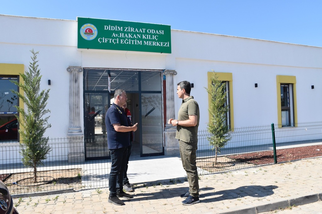 İlçe Kaymakamımız Sayın Can Kazım Kuruca, yapımı devam eden Didim Ziraat Odası Av. Hakan Kılıç Çiftçi Eğitim Merkezini ziyaret ettiler.