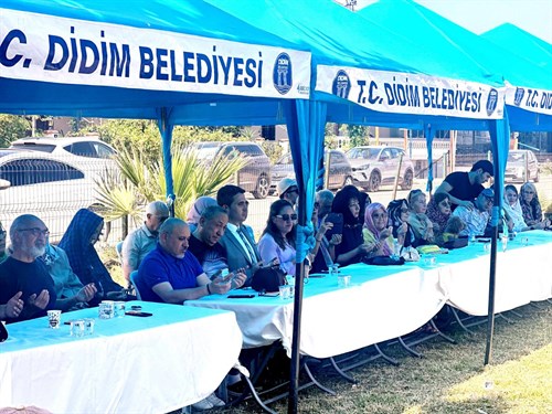 İlçe Kaymakamımız Sayın Can Kazım Kuruca, Kucaklaşma Zamanı projesinde görev alan Kazım Gürbüz'ün 40 Mevlidine katıldılar.